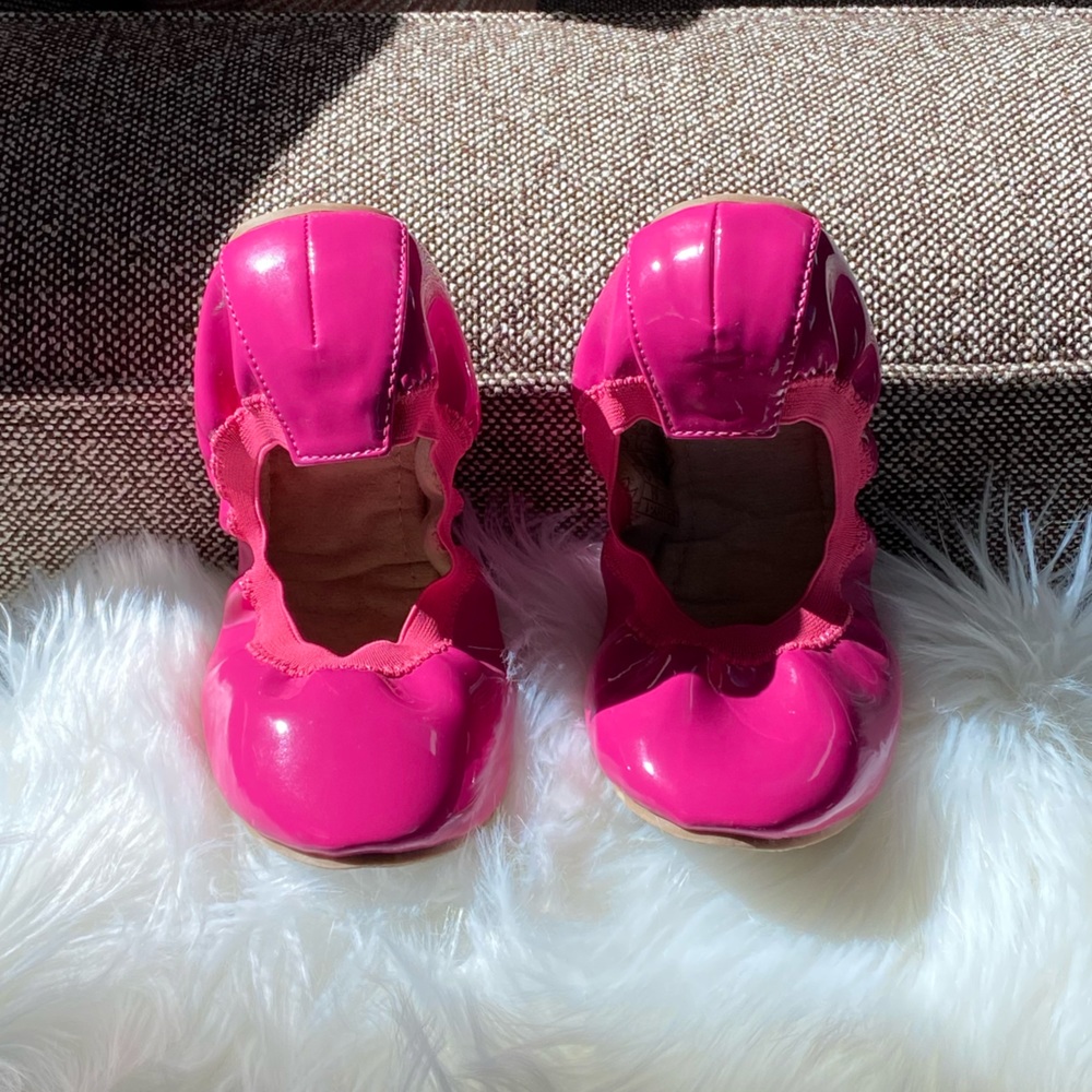 EUC hot pink patent foldable Ballet flats